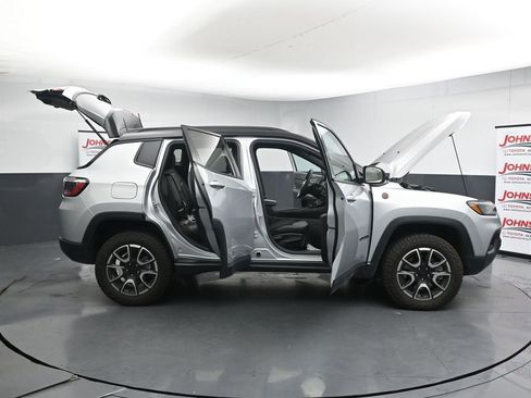 Used 2024 Jeep Compass Trailhawk AWD/4WD image 27