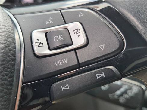 Used 2021 Volkswagen Tiguan SE R-Line FWD image 11
