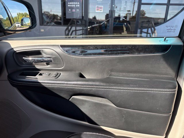Used 2017 Dodge Grand Caravan SXT FWD image 14