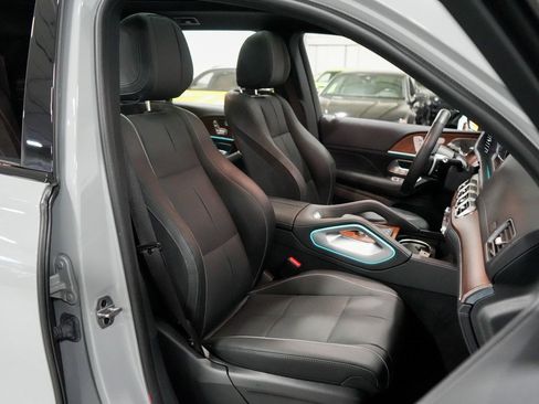 Used 2024 Mercedes-Benz GLS 580 4MATIC image 15