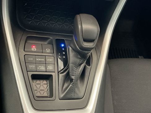 Used 2019 Toyota RAV4 LE w/ All Weather Liner Package AWD/4WD image 20