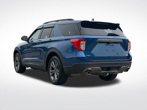 Used 2022 Ford Explorer XLT w/ Equipment Group 202A AWD/4WD image 14