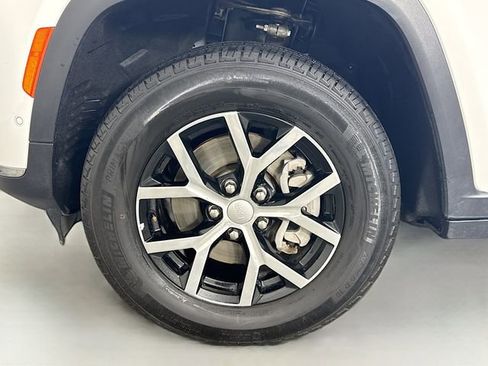 Used 2024 Jeep Grand Cherokee L Limited w/ Luxury Tech Group II image 38