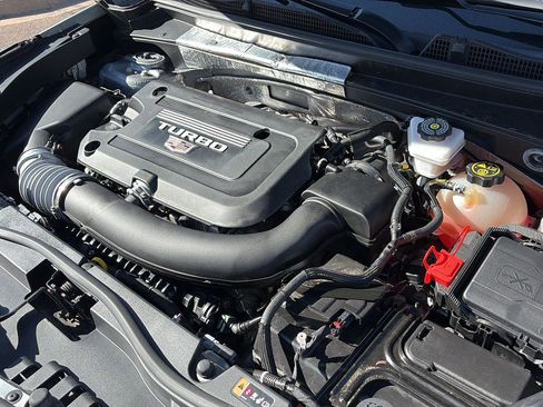 Used 2023 Cadillac XT4 Premium Luxury image 9