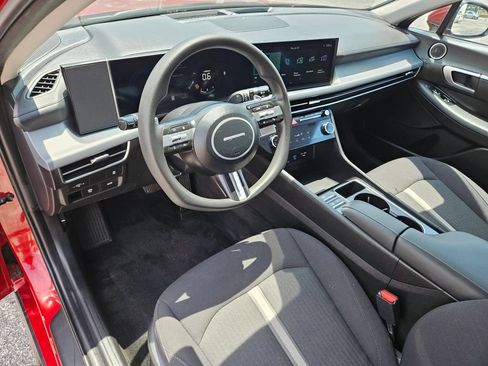 Used 2025 Hyundai Sonata SEL FWD image 13
