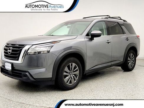 Used 2022 Nissan Pathfinder SV AWD/4WD image 1