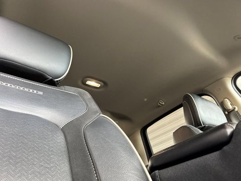 Used 2022 RAM 1500 Laramie AWD/4WD image 17