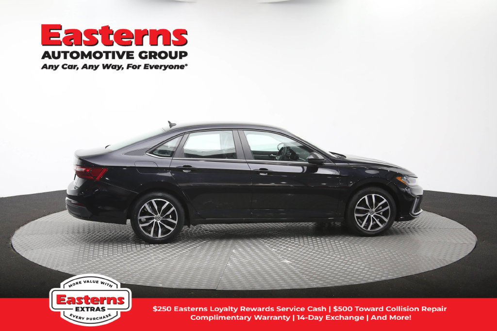 Used 2025 Volkswagen Jetta SE FWD image 45