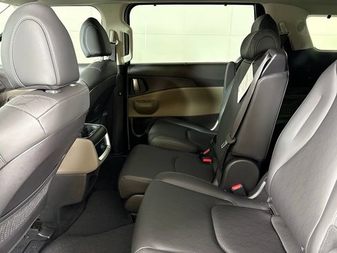 New 2026 Kia Carnival EX FWD image 36