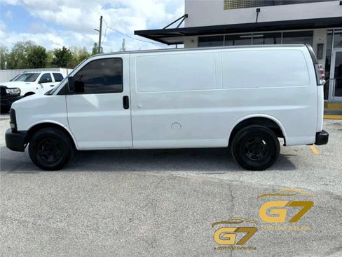 Used 2005 Chevrolet Express 1500 RWD image 2