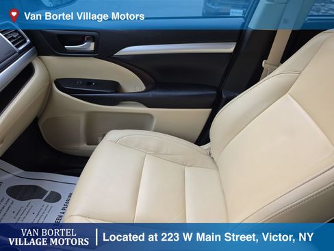 Used 2017 Toyota Highlander XLE AWD/4WD image 24