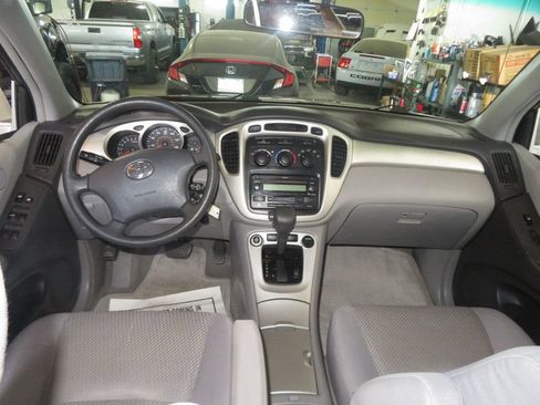 Used 2004 Toyota Highlander 4WD V6 image 35