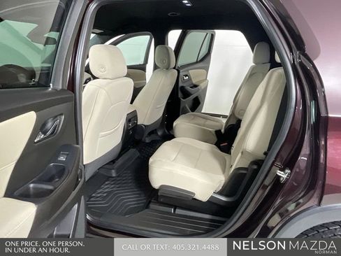 Used 2022 Chevrolet Traverse LT FWD image 12