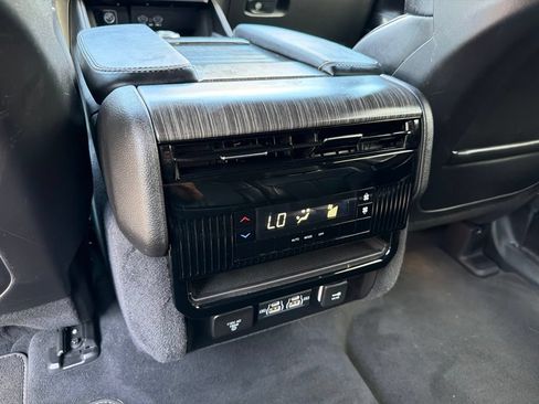 Used 2023 Jeep Wagoneer L Series II AWD/4WD image 39
