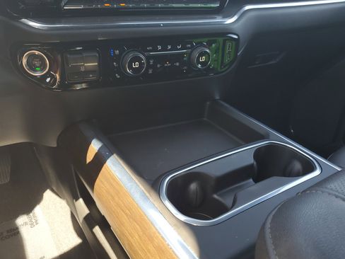 Used 2024 Chevrolet Silverado 2500 High Country image 29