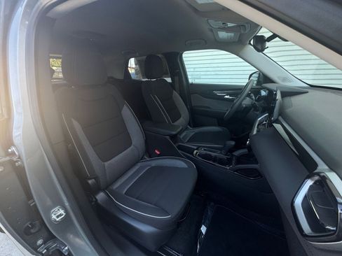 Used 2025 Chevrolet TrailBlazer LT image 34