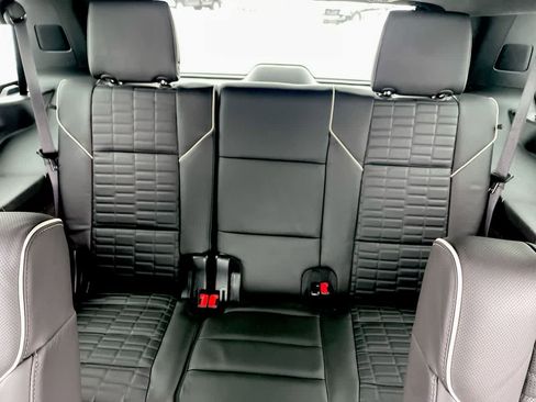 Used 2023 Cadillac Escalade V w/ LPO, ONYX Package image 19