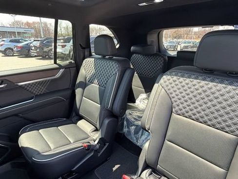 New 2026 GMC Acadia Denali w/ Super Cruise Package AWD/4WD image 40