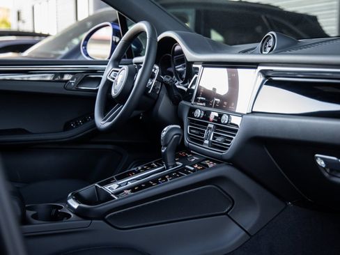 Certified 2026 Porsche Macan AWD/4WD image 48