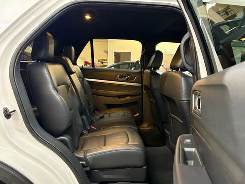 Used 2018 Ford Explorer XLT w/ Equipment Group 202A image 21