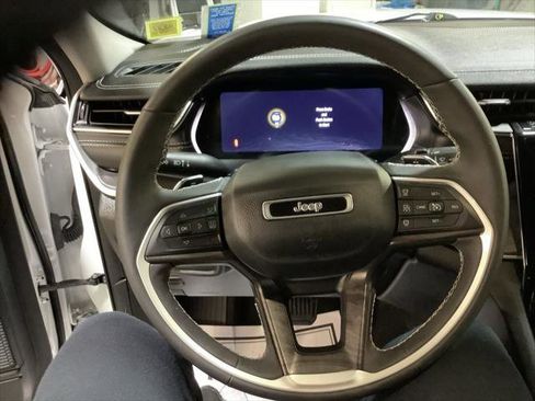 Certified 2023 Jeep Grand Cherokee Limited AWD/4WD image 25