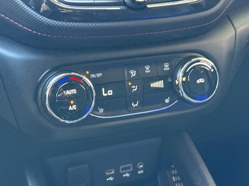 Used 2023 Chevrolet TrailBlazer RS w/ Convenience Package FWD image 30