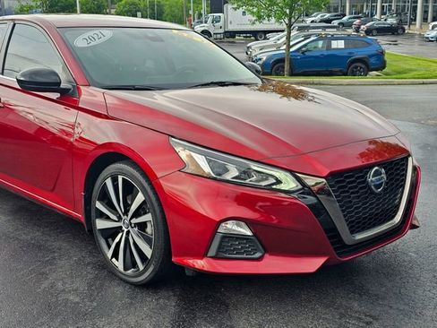 Used 2021 Nissan Altima 2.5 SR FWD image 2