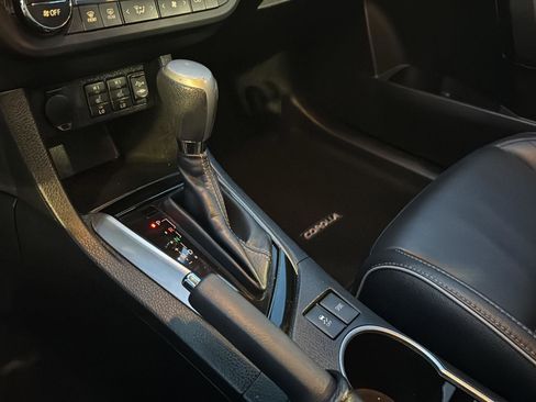 Used 2014 Toyota Corolla S Premium image 25