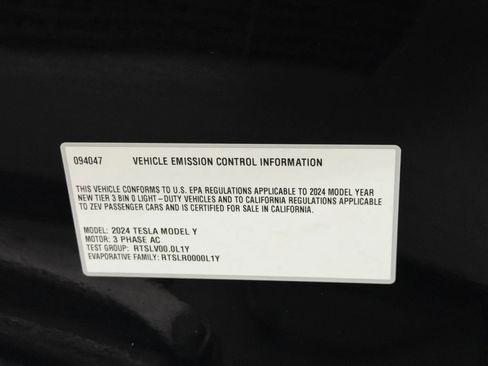 Used 2024 Tesla Model Y 2WD image 46