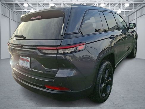 Used 2023 Jeep Grand Cherokee Limited w/ Black Appearance Package image 5