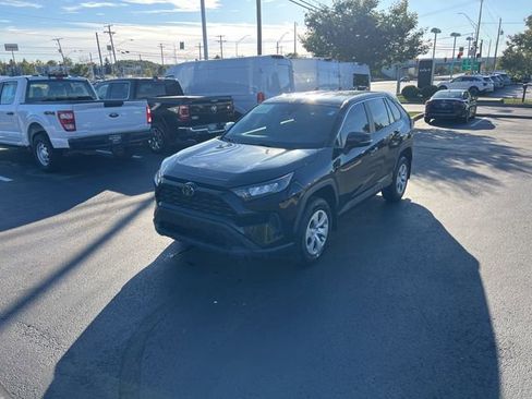 Used 2022 Toyota RAV4 LE image 2