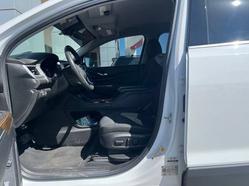 Used 2023 GMC Acadia SLE w/ Driver Convenience Package FWD image 6