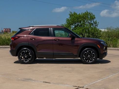Used 2023 Chevrolet TrailBlazer LT w/ Convenience Package FWD image 3