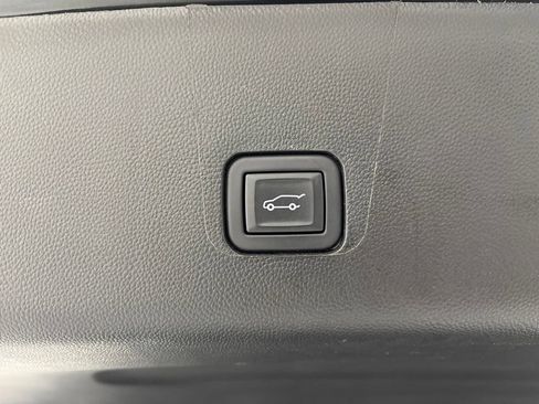 Used 2023 Chevrolet Traverse LT w/ LT Premium Package AWD/4WD image 58