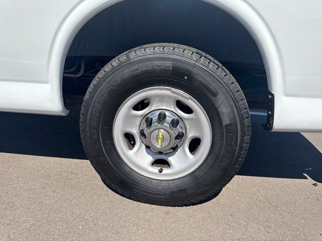Used 2024 Chevrolet Express 3500 LT w/ LT Preferred Equipment Group RWD image 17
