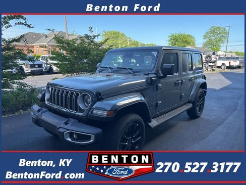 Used 2025 Jeep Wrangler Unlimited Sahara AWD/4WD image 1
