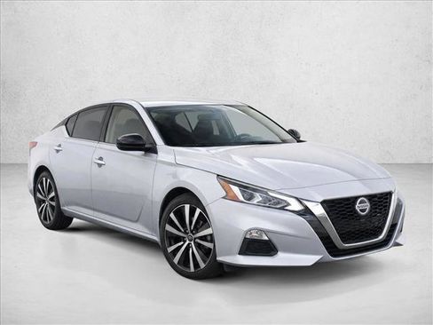Used 2019 Nissan Altima 2.5 SR w/ SR Premium Package FWD image 3