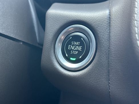 Used 2024 GMC Yukon SLT AWD/4WD image 24