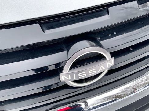 Used 2022 Nissan Pathfinder SV w/ SV Premium Package image 5