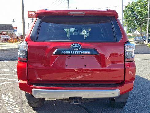 Used 2024 Toyota 4Runner TRD Off-Road Premium image 5