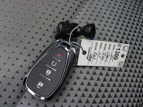 Used 2025 Chevrolet Trax LT w/ LT Convenience Package image 27