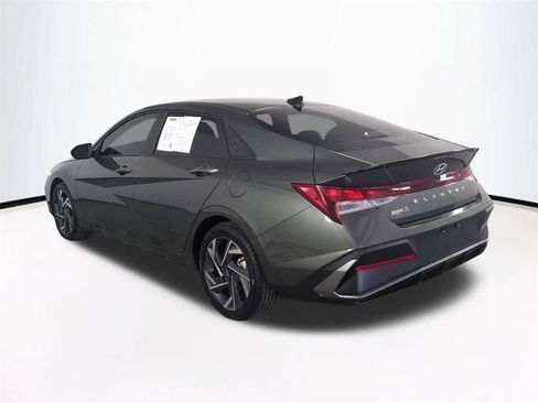 Used 2025 Hyundai Elantra Sport FWD image 7
