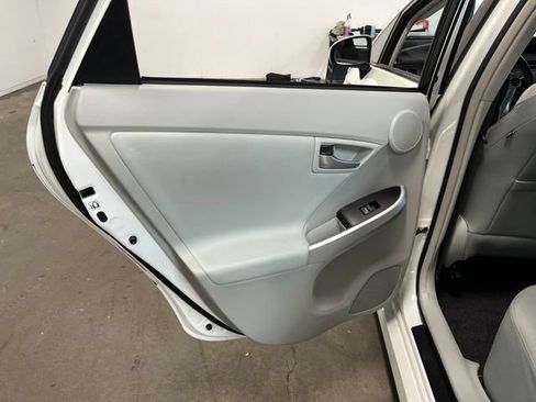 Used 2015 Toyota Prius Five w/ Advanced Technology Package FWD image 19