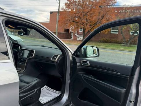 Used 2017 Jeep Grand Cherokee Limited image 19