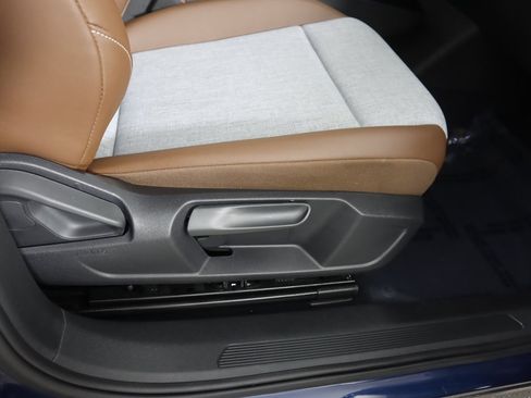 Used 2023 Volkswagen ID.4 Pro image 29