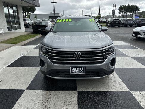 Used 2025 Volkswagen Atlas SE w/ Black Wheel Package AWD/4WD image 2