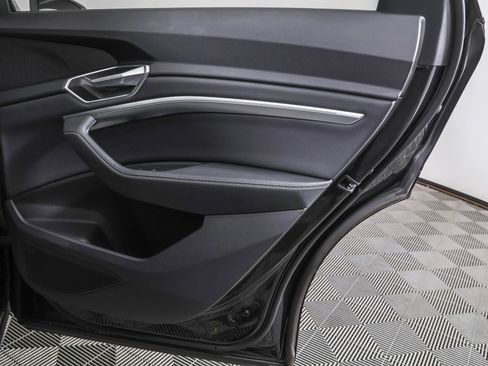 Used 2023 Audi e-tron Premium image 44