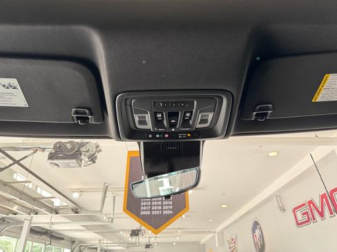Used 2025 GMC Sierra 2500 AT4 w/ AT4 Premium Plus Package AWD/4WD image 30