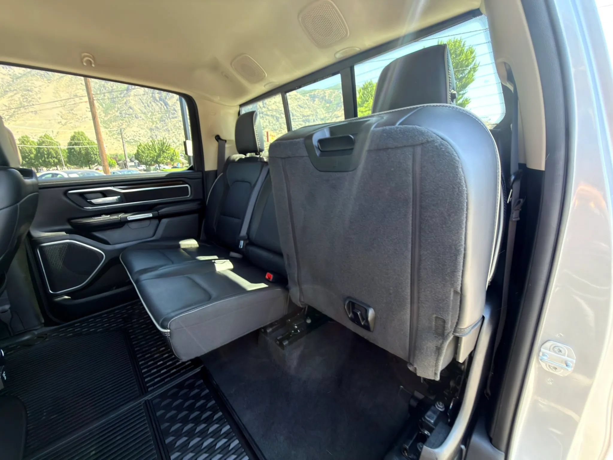 Used 2021 RAM 1500 Laramie AWD/4WD image 22