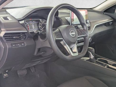 Used 2024 Nissan Altima 2.5 SV FWD image 10